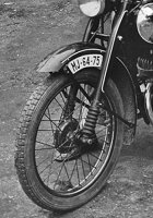Dobová fotografie motocyklu ČZ 125 t