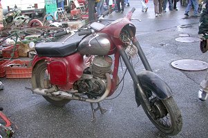 Motocykl Jawa 250 s doplňky pro autoškolu